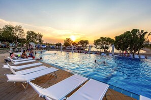 Outdoor pool - Mobile Home in Omisalj by Pusca Bay Beach (Omisalj)