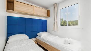 Mobile Home | 2 bedrooms, individually furnished