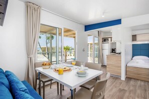 Mobile Home | Living room