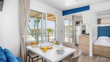 Mobile Home | Dining