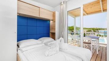 Mobile Home | 2 bedrooms, individually furnished