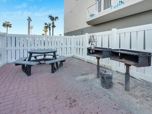 Outdoor dining - Wave Watcher - Breathtaking 3 Bedroom Beachfront Condo (Navarre Beach)