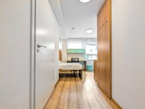 Strykjärn/strykbräda, wi-fi och sängkläder