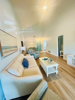 TV - Steps to the beach! Cozy 3-bedroom condo with in charming New Smyrna Beach (New Smyrna Beach)