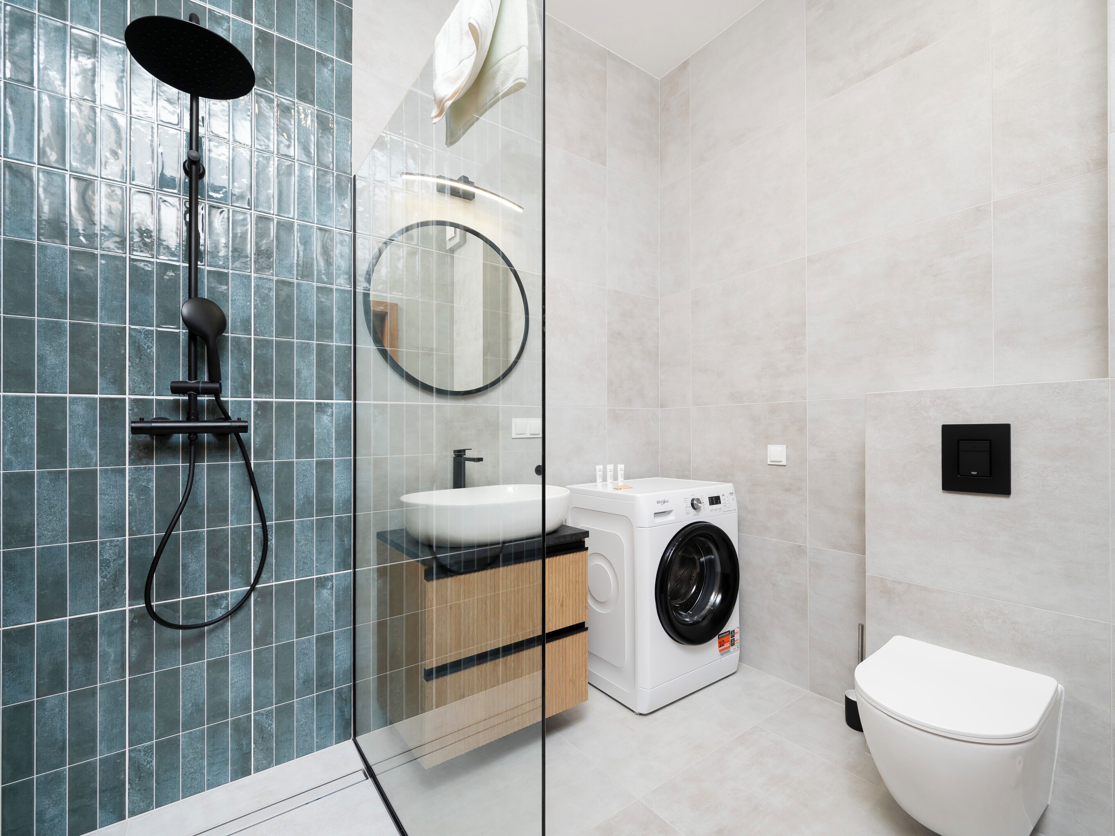 Een douche, een haardroger, handdoeken