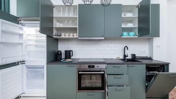 Refrigerador, horno, parrilla de estufa y lavavajillas