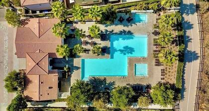 Family-Friendly 2BR Villa Minutes from Six Flags