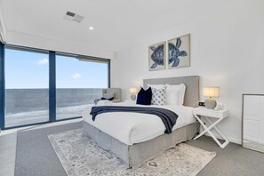 3 室のベッドルーム、アイロン / アイロン台、WiFi (無料)、ベッドシーツ