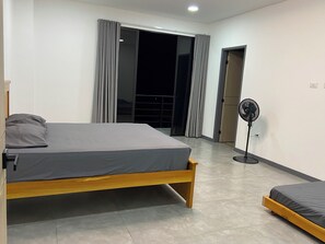 6 habitaciones, tabla de planchar con plancha y wifi gratis 