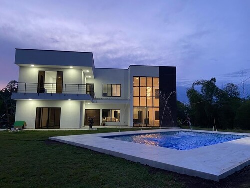 LA TOSCANA Enchanting 6-bedroom chalet in Alcala