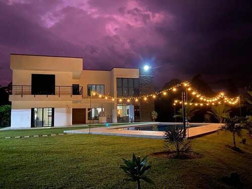 LA TOSCANA Enchanting 6-bedroom chalet in Alcala