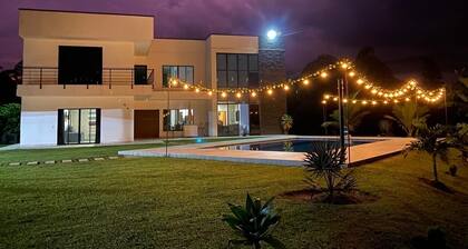 LA TOSCANA Enchanting 6-bedroom chalet in Alcala