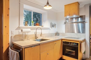 Micro-ondes, four, plaque de cuisson, lave-vaisselle