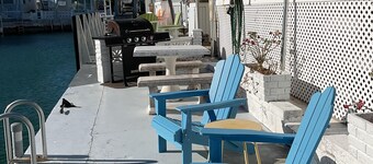 Sunny Escape - Venture Out Unit 128