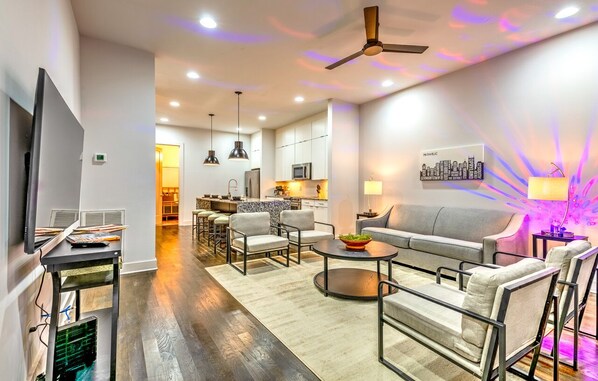 Smart TV, table tennis