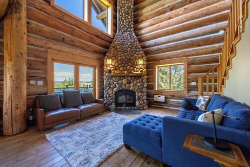 Adams Rest - Hot Tub! Mosier Log Cabin, Mt Adams View, Great Peaceful location!