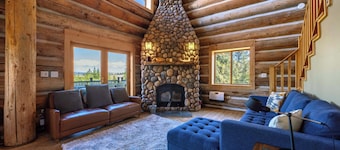 Adams Rest - Hot Tub! Mosier Log Cabin, Mt Adams View, Great Peaceful location!