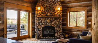 Adams Rest - NEW HOT TUB! Mosier Log Cabin, Mt Adams View, Great Peaceful location!