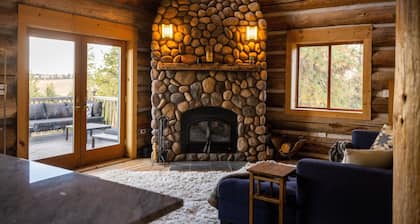 Adams Rest - NEW HOT TUB! Mosier Log Cabin, Mt Adams View, Great Peaceful location!