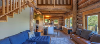 Adams Rest - Hot Tub! Mosier Log Cabin, Mt Adams View, Great Peaceful location!