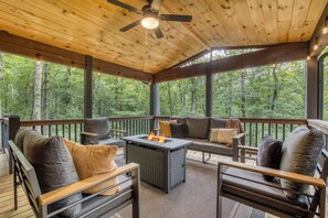 Property grounds - Modern Rustic 3BR & Loft, Hot Tub, GR and Fire Pit (Ellijay)