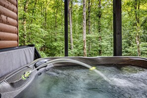 Outdoor spa tub - Modern Rustic 3BR & Loft, Hot Tub, GR and Fire Pit (Ellijay)
