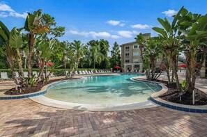 Pool - Charming 2-BR villa in Kissimmee. Close to Orlando's family friendly attractions (Kissimmee)