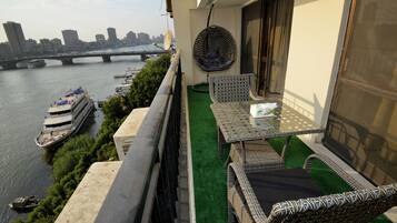 Familien-Studiosuite, Flussblick | Terrasse/Patio