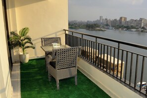 ファミリー スタジオスイート リバービュー | テラス / パティオ