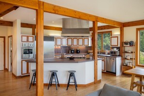 Réfrigérateur, four, plaque de cuisson, lave-vaisselle