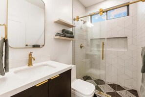 Douche, sèche-cheveux