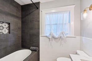 Shower, hair dryer - Chic & Cozy 2BR Home Walkable Central Spot (San Diego)