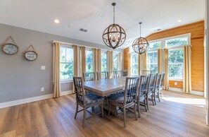 Dining - Angels' Abode - Corolla Village, 900 Ft to Beach Access, Elevator, Pool, Tiki Bar, Pool Table (Corolla)