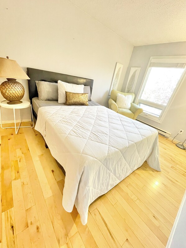 2 habitaciones, tabla de planchar con plancha, wifi y ropa de cama
