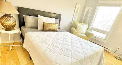 Bright & Premium Charleswood Home