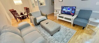 Bright & Premium Charleswood Home