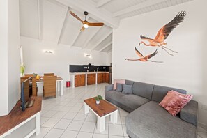 TV - Hilltop Breeze Bottelier APP 3 | Cozy apartment between Mambo & Jan Thiel (Willemstad)