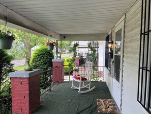 Terrace/patio - Modern 3BR + 2 Living Rooms • Stylish & Spacious House in Central Decatur (Decatur)