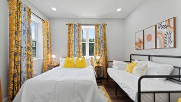 3 bedrooms, in-room safe, iron/ironing board, travel cot