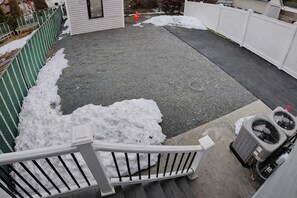 Terrace/patio - Family Duplex Home Near NYC / 2 Min Walk to Bus + Parking w Game Rom & Yard (North Bergen)