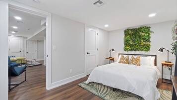 3 bedrooms, in-room safe, iron/ironing board, travel crib