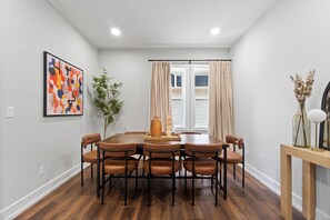 Dining - Family Duplex Home Near NYC / 2 Min Walk to Bus + Parking w Game Rom & Yard (North Bergen)