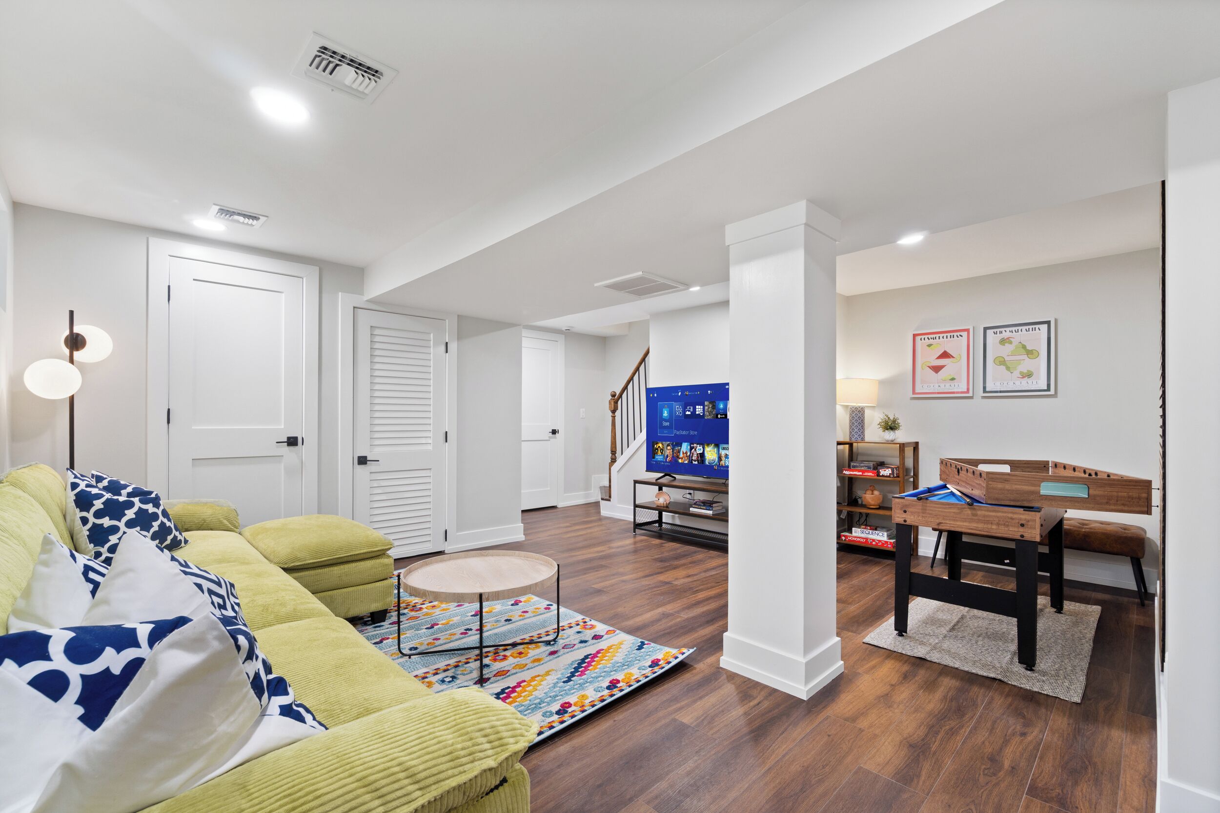 Smart-TV, fotballspill, bordtennis og bøker