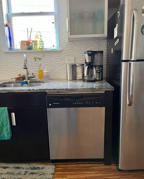 Mikrowelle, Herdplatte, Geschirrspüler