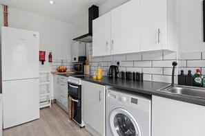 Microwave, oven, dishwasher - 2Bed Luxury Apartment in Manchester 
Close to Airport (Withington)