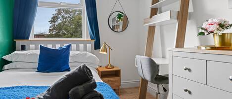 2 bedrooms, iron/ironing board, WiFi, bed sheets