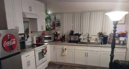 Clean Modern Apartment in Tower District • Walk to Nightlife • Host On-Site
