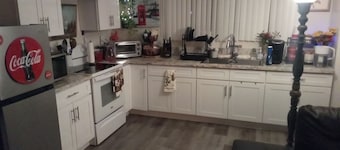 Clean Modern Apartment in Tower District • Walk to Nightlife • Host On-Site