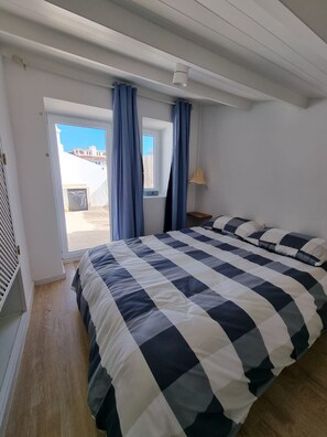 1 habitación, tabla de planchar con plancha, internet y ropa de cama 