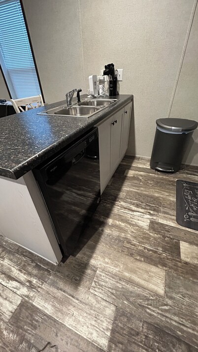 Country Living Brand New 2024, 2 Queen Beds, NEAR WILDCAT OFF ROAD PARK